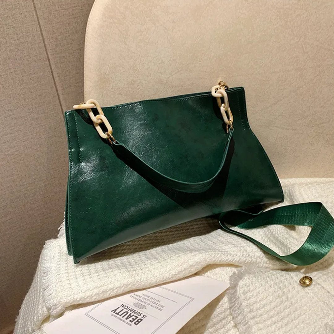 Notoría | Sigrid – Women’s Glossy Chain-Link Handbag – PU Leather – Spacious Interior